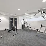 Heart Of City - Entire 2 X Bedroom Apartment On Queen Street