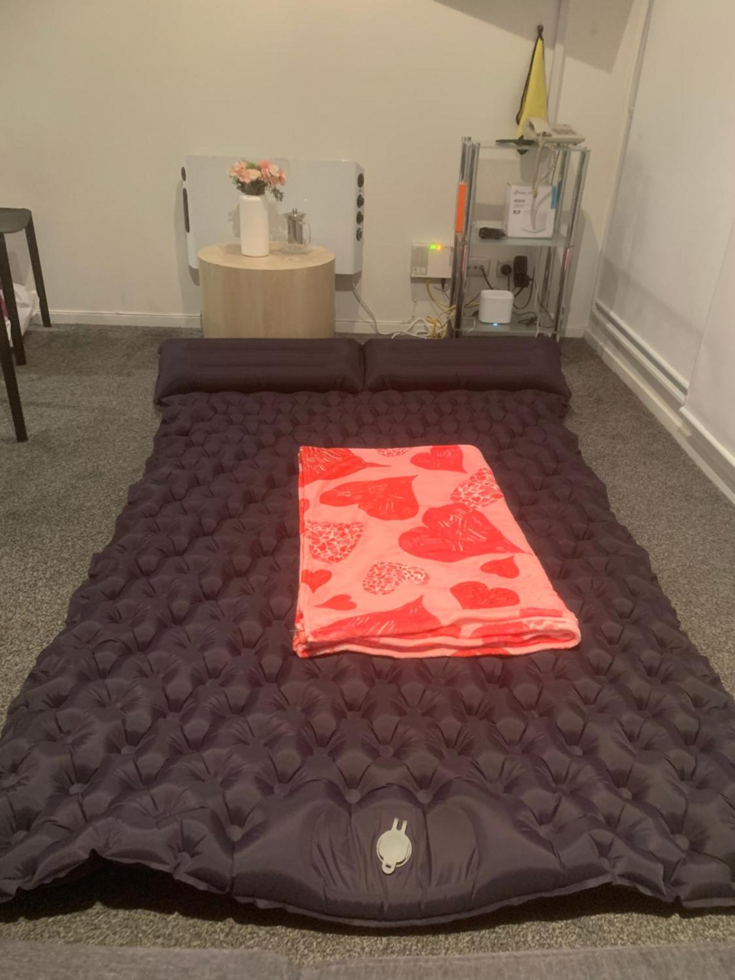 Heart Of - Entire 2 X Bedroom On Queen Street Apartment *
